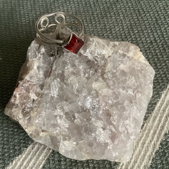 Small Amber and sterling silver .925 ring, preowned - Picture 2 of 4